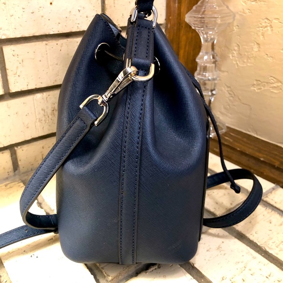 💥Moving to @the_bag_guy💥Michael Kors - Greenwich Medium Bucket Bag - Picture 9 of 16